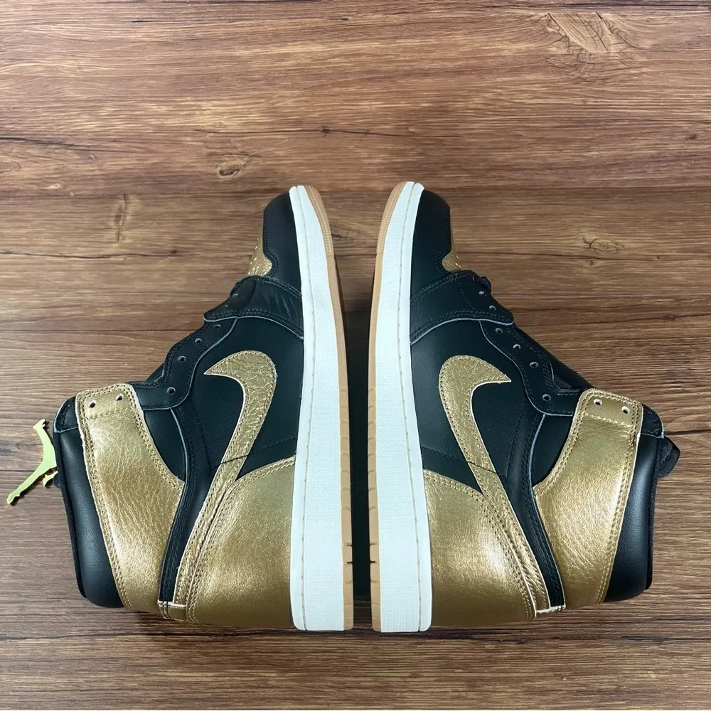 Nike Air Jordan 1 OG HighTop Sneakers - Black/Metallic Gold